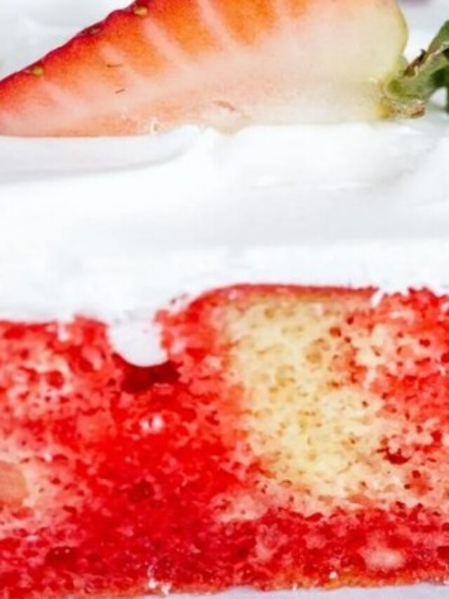 Bolo Poke de Gelatina de Morango – VEJA AGORA!